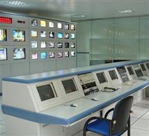 监控中心操作台和电视墙